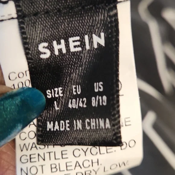 SHEIN Black and White Geometric Top - Picture 9 of 9